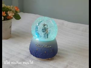 กล่องดนตรีลูกแก้ว White Moon มีเพลง มีไฟ พ่นหิมะ หมุนได้