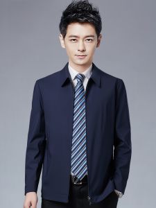 ROMON | แจ็คเก็ตผู้ชายลำลองหลวมคอปกจีบฤดูใบไม้ร่วงฤดูหนาวใหม่ แจ็คเก็ตผู้ชายแบบธุรกิจสำหรับพ่อ แจ็คเก็ตผู้ชายแบบลำลอง แจ็คเก็ตผู้ชายแบบปกติ