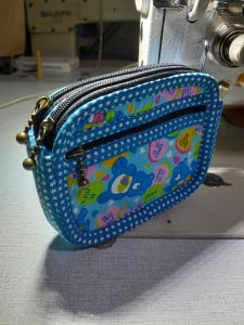 กระเป๋าสตางค์ผ้าแฮนเมด3ช่องซิปขนาก4.5×5นิ้ว หนา 1นิ้ว/ใส่บัตร ใส่แบงค์ ใส่แบงค์พับครึ่งซิปไม่กินแบงค์