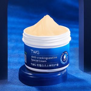 เครื่องสำอางวาสลีน ผ้ามอยส์เจอไรซิ่ง ครีม บำรุงผิวแห้ง ผิวขาดน้ำ ผิวลอกเป็นขูย ส้นเท้าแตก ข้อศอกแตก บอกเลยน้องเอาอยู่ สำหรับการบอกเลยน้อง ไม่เหนียวเหนอะ