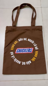 Túi tote Snickers (có khoá dây kéo)