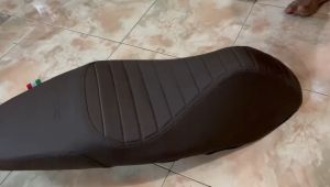 SARUNG JOK MOTOR PCX all type pakai KARET/PEREKAT model caferacer tinggal pasang