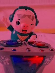 Electric Music Dancing Pig Toy Rock Light Musical DJ Pig Doll Novelty Swing Small Pig DJ Station Dynamic Music Light Toy