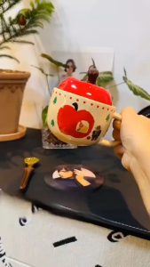 Vintage Mug With Lid And Spoon Apple Shape Ceramic Mug Water Cup Girls Mug Christmas Gift Coffee Mug Couple Milk Breakfast Mug