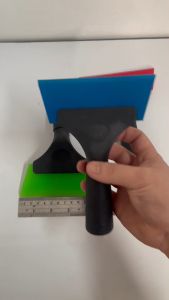 ยางรีดติดตั้งฟิล์มกรองแสง อุปกรณ์ติดตั้งฟิล์มใสกันรอย ยางรีดทําความสะอาดกระจก อุปกรณ์ช่างฟิล์ม ยางรีดเนื้อนิ่มมีด้าม คละสี1ชิ้น