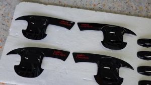 เบ้ากันรอย กันรอยประตู TOYOTA YARIS CROSS 2024 2025 กันรอยงานแคปล่า ดำด้าน โครเมี่ยม มีโลโก้แดง และ ไม่มีโลโก้แดง กันรอยประตู มีกาว 3 M ด้านหลัง พร้อมติดตั้ง