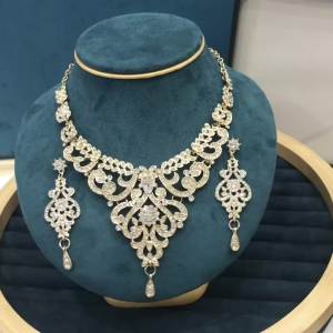 Design Sense Palace Style Jewelry Set High-End Luxury Rhinestone Inlaid Womens Jewelry Accessories