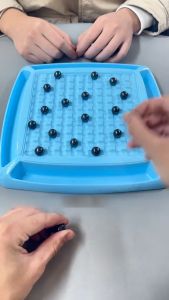 Bộ cờ nam châm rèn luyện trí thông minh cho bé