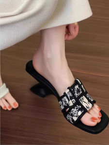 Retro Woven Wedge Heel Ladies Slippers for Outdoor Wear Summer New Fashion Mini Fragrance Style High-End Feeling Sandals