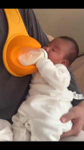 Đai Đeo Bình Sữa Xoay 360° Cho Bé | Giữ Bình Sữa Rảnh Tay Silicone An Toàn Tiện Dụng