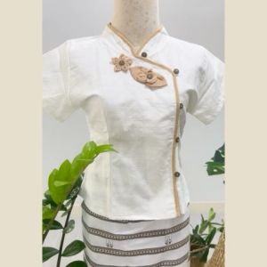 เสื้อพื้นเมือง ป้ายดอกถักสีเปลือกไม้