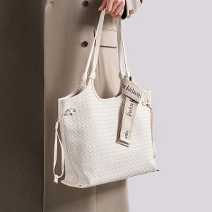 Trendy Large Capacity Womens Tote Bag 2025 New Style Fashionable Black Diamond Pattern Handbag Shoulder Bag Commuter Style