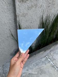 Paket Isi 20 PCS Kaca Cermin Segitiga Ukuran 15cm Tebal 2mm / Kaca Cermin Triangle Dekorasi Dinding Moulding ASLI KACA 100%