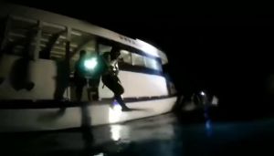 Powerful LED Diving Flashlight Super Bright T6/L2 Professional Underwater Torch IP68 Waterproof Rating Lamp Using 18650 Battery