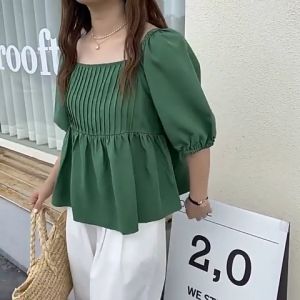 LHSunday สินค้าใหม่ เสื้อแฟชั่นทูอินวัน เสื้อผ้าผู้หญิง รุ่นนี้ใส่ได้2แบบ แบบสวมคอเหลี่ยมก็ดูสวย หรือดึงเปิดไหล่นิดก็สวยนะ เนื้อผ้าด้านหน้าเป็นงานจับจีบ เพิ่มดีเทลให้เสื้อมีมีติขึ้น ดีงามมาตำด่วน