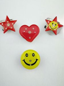 Glowing LED Heart Shaped Flashing Brooch Pin Star Shaped Flashing Badge Fun Creative Pure Color Decorative Light for Parties