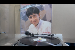 1 แผ่นเสียง 12นิ้ว V38 สายัณห์ สัญญา - เกือบจะสาย แผ่นVG++ ริ้วรอยบาง เสียงรบกวนน้อยนิดไม่มีรอยลึก แผ่นล้างสะอาดแล้ว ปกVG++มีตำหนิขอบนิดหน่อย ขอบไม่ขาด สันไม่ทะลุ