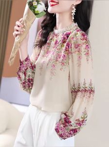 เสื้อผ้าสตรี 2023 รูปแบบของเสื้อผ้าไหมแขนสั้นราชินีสุด สำหรับคนดูเสื้อเชิ๊ตลายดอกไม้ฝรั่งเศส เปรียบเทียบกัน