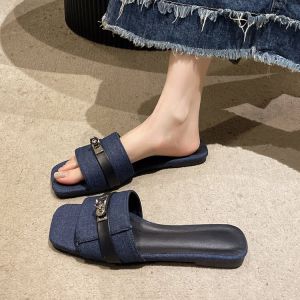 2025 Spring Summer New French Lock Slippers Beachside Casual Flat Heel Womens Sandals Comfortable Breathable Holiday Slippers