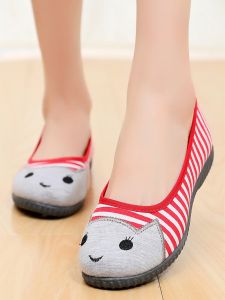 New Spring and Autumn Womens Shoes Versatile Old Beijing Cloth Shoes Non Slip Casual Driving Shoes Soft Bottom Mom Shoes Slip-on Flats