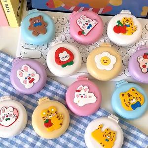 Sisir Lipat Bulat dengan Cermin/Cermin Sisir Bulat Lipat Kaca Ala Korea Sisir Compact 2IN1/ Sisir Compact 2in1 Motif Cute/ Sisir Lipat DMO AA19