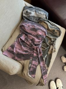 GUZILIAN | เสื้อกล้ามสายเดี่ยวพิมพ์ลายตัวอักษรเซ็กซี่สไตล์เกาหลีสำหรับผู้หญิงวัย 18-24 ปี ฤดูร้อนปี 2025 เสื้อผ้าทำงานสไตล์เกาหลี