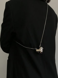 กระเป๋าหัวเข็มขัดโลหะแบบแม่เหล็ก ทรงหัวใจ ดีไซน์เรียบง่าย กระเป๋าสะพายไหล่แบบลำลองสำหรับผู้หญิง กระเป๋าสตางค์ขนาดเล็ก ปิดด้วยแม่เหล็ก