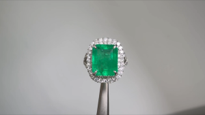 GIA certified 5.83Ct Colombian Emerald Ring with Natural diamonds in Platinum