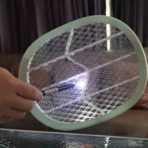 ไม้ตียุงไฟอันเล็ก 2in1 TSM kamisafe รุ่น km-3882 พร้อมไฟฉาย ขาเสียบชาร์จในตัว