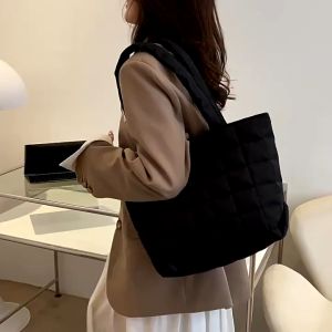 Cotton Quilted Tote Bags Solid Color Nylon Cotton Padded Handbags Fashion Big Fluffy Shoulder Bag Winter