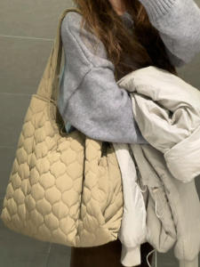 กระเป๋าผ้าใบทรงเทรนด์ฤดูใบไม้ร่วง/ฤดูหนาวสำหรับผู้หญิง ความจุขนาดใหญ่ กระเป๋าถือผ้าฝ้าย กระเป๋าสะพายข้างแบบลำลองสำหรับเดินทางในช่วงเช้า 8 โมง กระเป๋าถือแบบอุ่นๆ