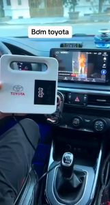 Bơm lốp ô tô toyota 12v bơm lốp xe ô tô chính hãng tự ngắt khi đầy bơm hơi có màn hình LCD thiết kế nhỏ ngon phạm vị hoạt động 33m