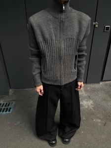 เสื้อสเวตเตอร์คาร์ดิแกนคอตั้งสีเทาเข้มสไตล์เกาหลีสำหรับผู้ชาย ทรงหลวม ปกติ แขนยาว ปกติ ฤดูใบไม้ร่วง/ฤดูหนาว