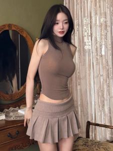 Sleek Sleeveless Semi-high Collar Slim Fit Seductive T-Shirt