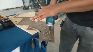 (การรับประกันของแท้) Makita DTD172 กันฝุ่นและกันน้ำประสิทธิภาพสูง  Motor Brushless Shock ไขควง 18V 6.0Ah แบตเตอรี่ลิเธียมไขควงชาร์จแบบไร้สาย DTD172