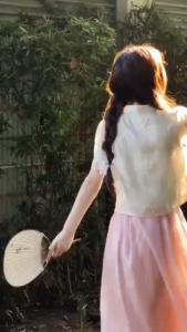 Set đồ nữ mặc Tết hán phục thiết kế Tơ thêu hoa áo nút tàu tua rua mix váy dài Voan Tơ 2 lớp