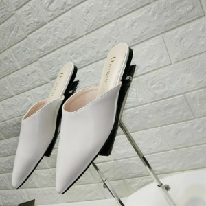 Womens Summer Fashionable Flat Bottomed Leather Slippers Indoor Outdoor Wear Half Slippers Pointed Toe Slip-On Shoes