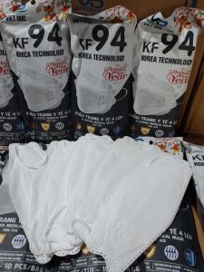 Khẩu trang cua trắng và cá KF94 nhiều màu thùng 30 bịch/ 300 cai