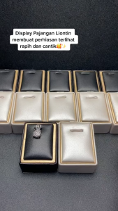Tempat Liontin / Kotak Display Pajangan Liontin Kulit Sintesis PREMIUM