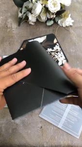 Undangan akrilik smoke hitam premium termasuk waxseal dan kalkir