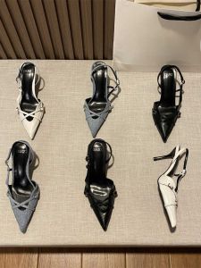 หนัง รุ่นชี้นิ้วเท้าส้นบางรองเท้าส้นสูงผู้หญิง ฤดูร้อน สวมใส่กลางแจ้งใหม่ เซ็กซี่ รองเท้าแตะ ทันสมัย สไตล์เกาหลี Low Cut