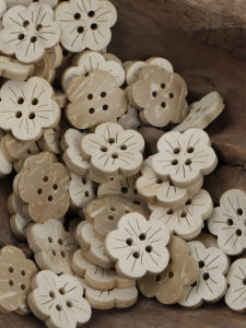 Natural Coconut Shell Decorative Buttons Cute Little Flower Handmade Childrens Sweater Cardigan Baby Knitwear Accessories