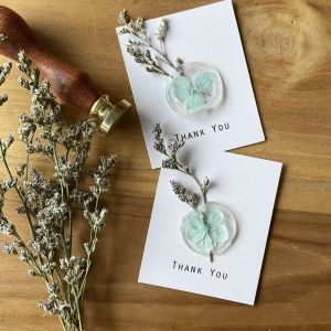 การ์ดอวยพรเทศกาล การ์ดดอกไม้แห้งประทับครั่งใสดอกไฮเดรนเยีย