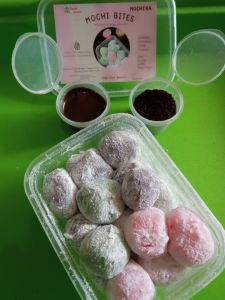 Mochi Bites Mini ori saus Coklat dengan topping oreo isi 25 butir
