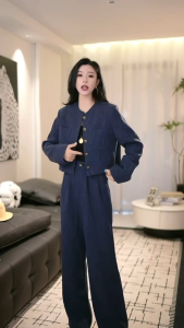 เสื้อสูท/แจ็คเก็ต แขนยาว คอกลม สีกรม กระดุมหน้า กระเป๋า2 ข้างมีซับใน + กางเกงขากระบอกใหญ่ เอวยางยืด ซิปหน้า มีกระเป๋า2ข้าง ผ้าโพลิเอสเตอร์ ชุดทำงานสุภาพ #10113