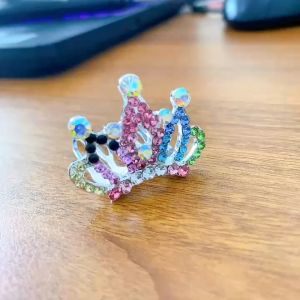 Hokkaido - Lược cài tóc hình vương miệng đính đá nhiều màu xinh xắn cho bé gái