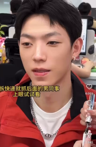 MASCARA DÀI MI KAKASHOW ĐẦU CỌ DẠNG LƯỢC CHUỐT SỢI MỊ TỰ NHIÊN & SIÊU MỎNG