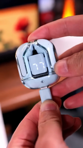 ไร้สายบลูทูธ คุณภาพเสียงที่ดี Bluetooth Headset มินิน่ารัก LED เบสแน่น น่ารัก หูฟังลดเสียงรบกวนสําหรับเ