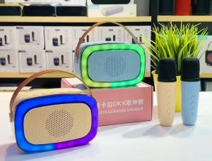 Wireless Karaoke Speaker With One Wireless Microphone Karaoke Family KTV Colorful Lamp
