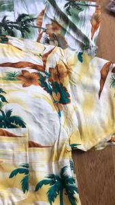 สินค้ามีพร้อมส่ง เสื้อสงกรานต์ เสื้อ แฟชั่นผู้ชาย  เสื้อฮาวาย เสื้อลายดอก ผ้าสปัน ผ้านุ่มไม่ร้อน เสื้อเชิ้ตแขนสั้น เสื้อคอปกแขนสั้น ใส่ได้ทั้งชายและหญิง